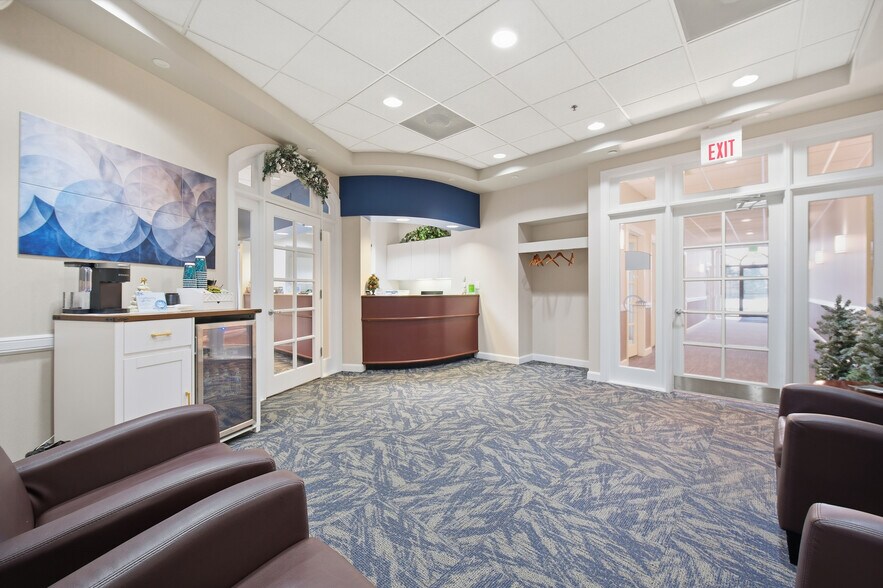 More Photos Of 6475 Washington St, Gurnee Medical For Sale