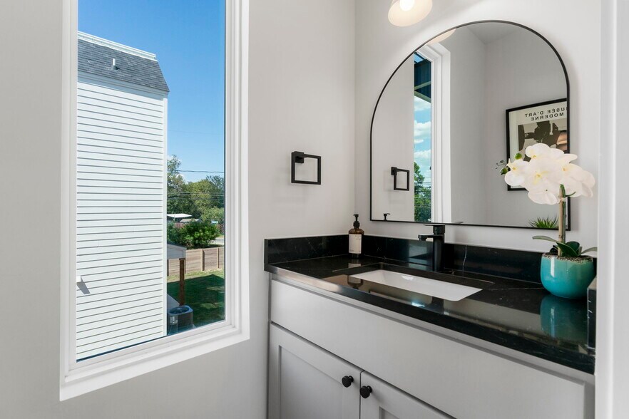 More Photos Of 1167-1169 Bedford St, Austin Apartments For Sale