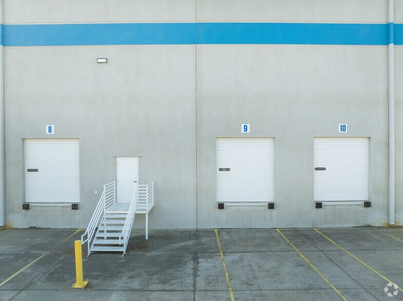 More Photos Of 1300 E Vine St, Lodi Distribution For Lease