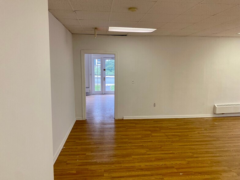 More Photos Of 12 Old Mill Rd, Redding Freestanding For Lease