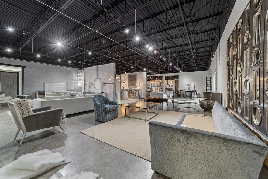 More Photos Of 1801 S University Pky, High Point Manufacturing For Sale