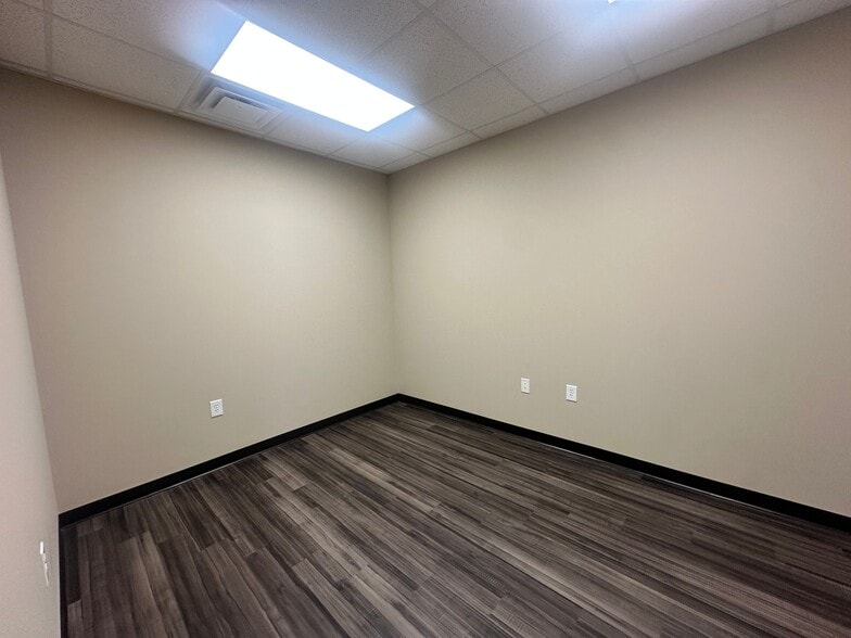 More Photos Of 4830 Marsett Pky, Cumming Light Manufacturing For Lease