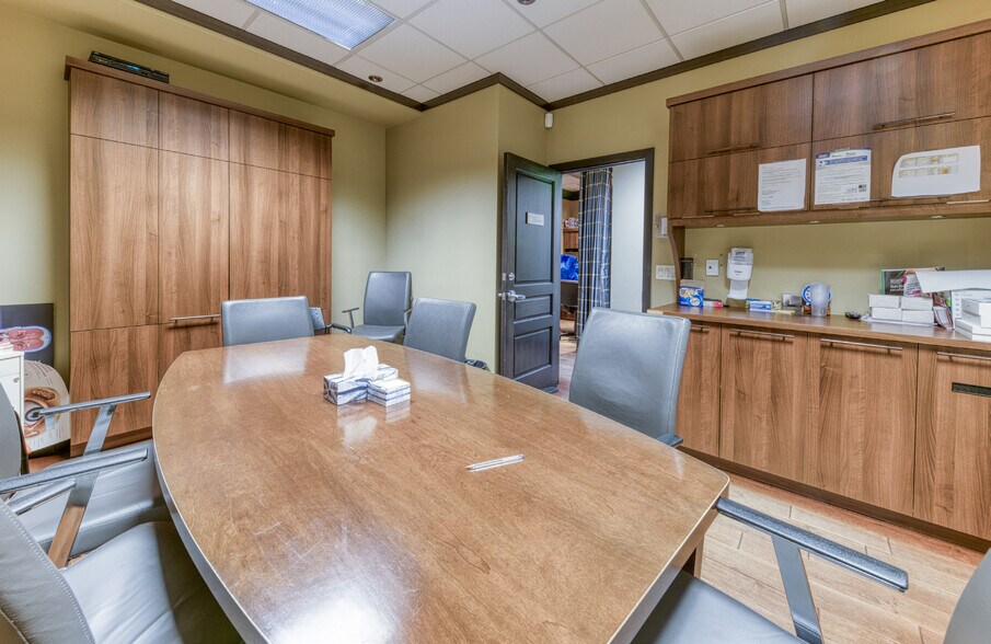 More Photos Of 4955-4975 Boul Guillaume-Couture, Lévis Storefront Retail Office For Lease