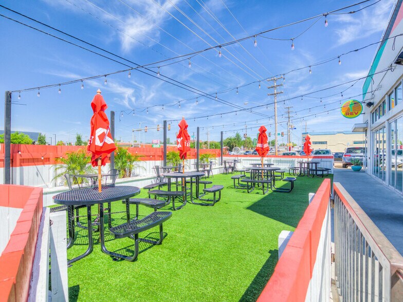 More Photos Of 916 NW 6th St, Oklahoma City Storefront Retail Office For Sale