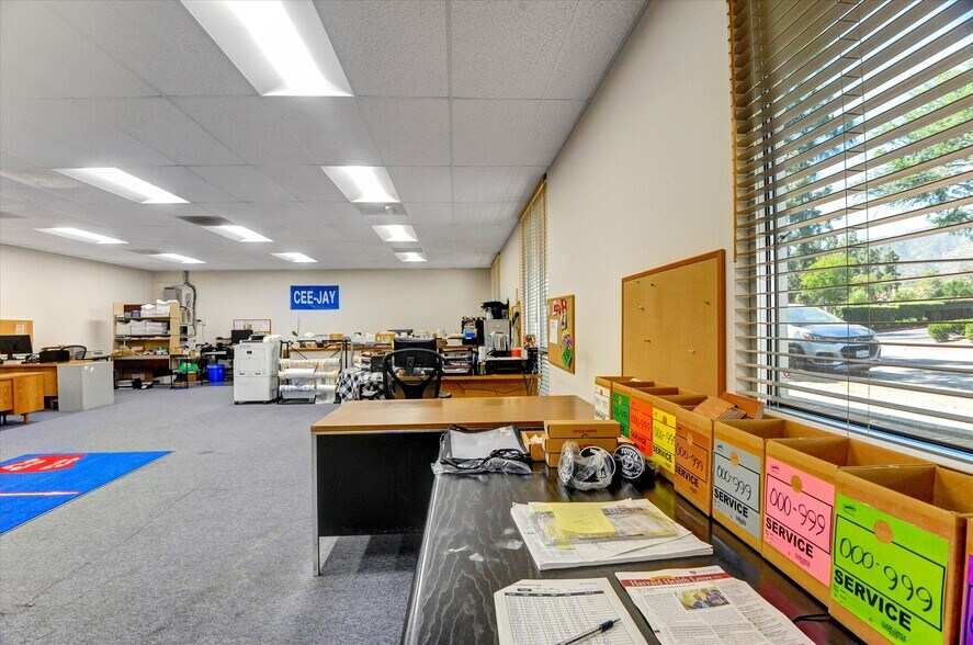 More Photos Of 920 W 10th St, Azusa Warehouse For Sale