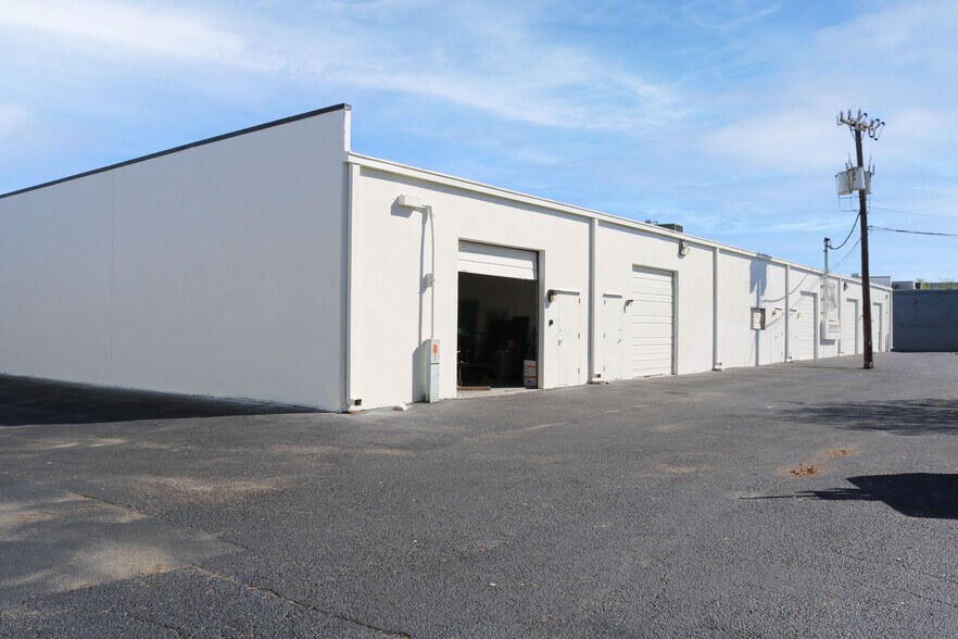 More Photos Of 7939-7951 Mainland Dr, San Antonio Warehouse For Lease