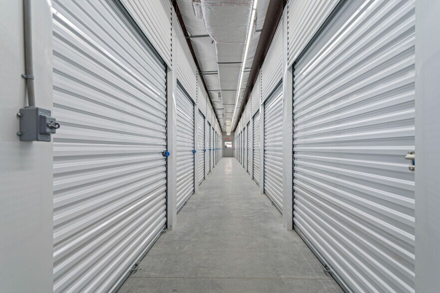 More Photos Of 1957 Oak st, Goliad Self Storage For Sale