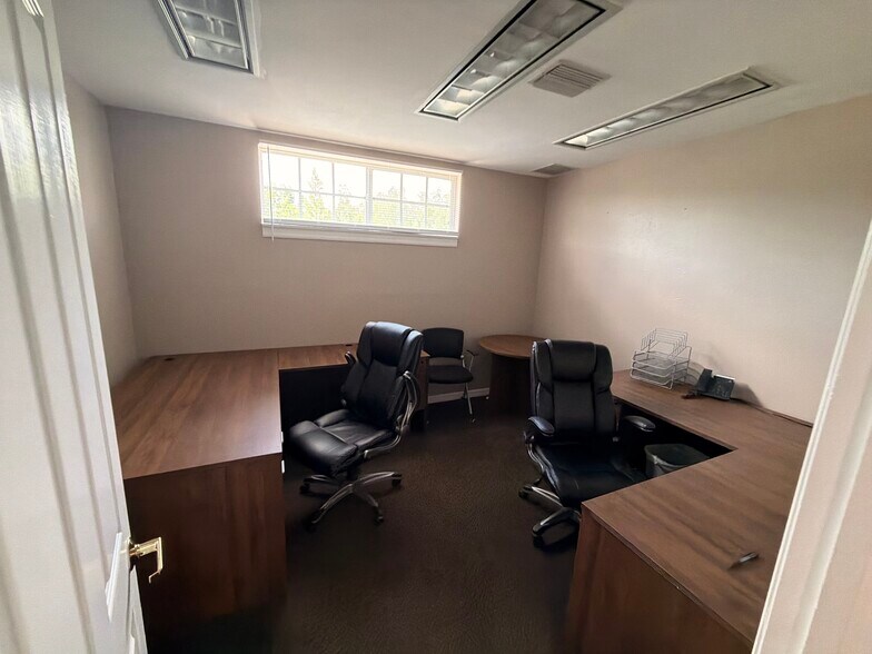 More Photos Of 1001 State Route 590, Oldsmar Warehouse For Lease
