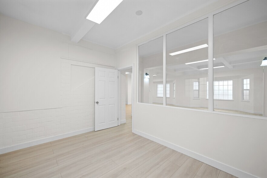 More Photos Of 2823 W 8th St, Los Angeles Office For Lease