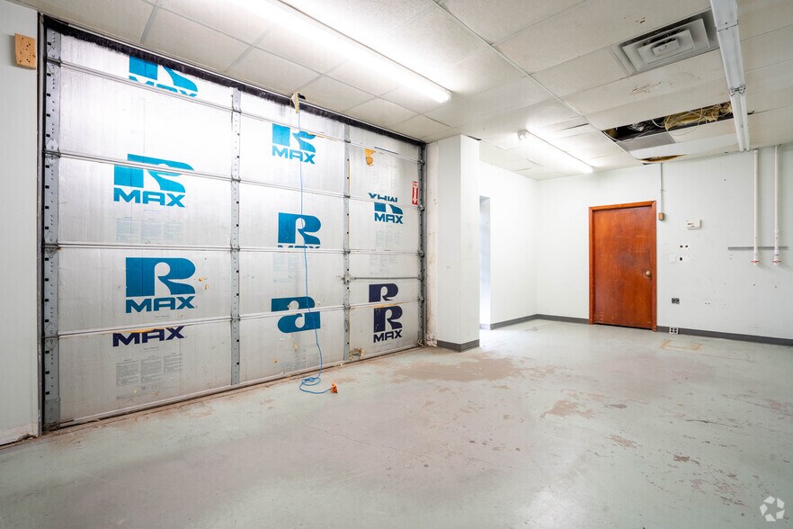 More Photos Of 8807-8815 Emmott Rd, Houston Unknown For Lease