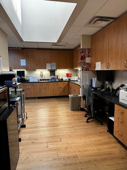 More Photos Of 1805 Kipling St, Lakewood Medical For Sale