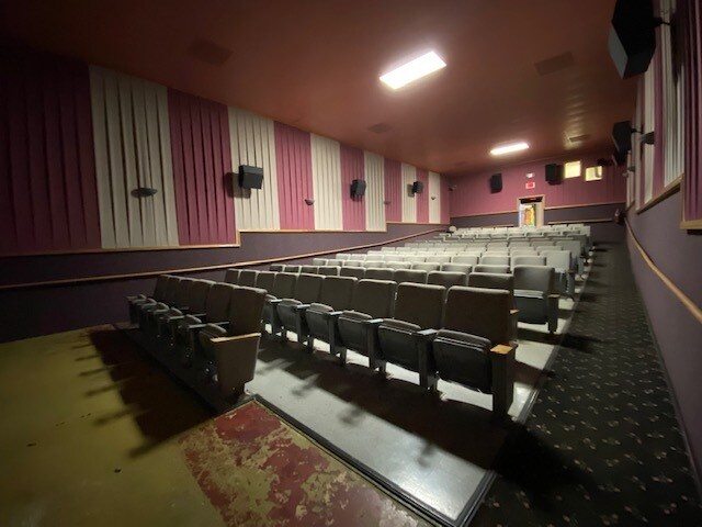 More Photos Of 1601 6th Ave, Stevens Point Freestanding For Sale