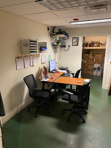 More Photos Of 410 S Clippert St, Lansing Restaurant For Sale