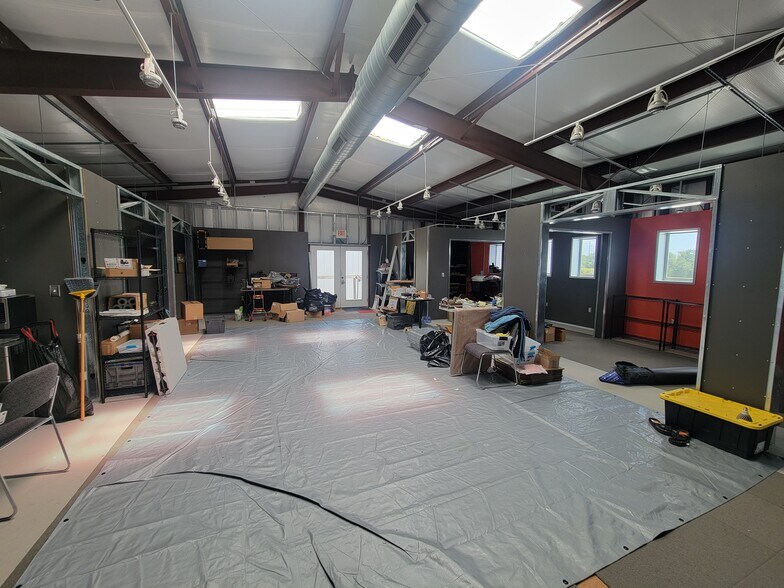 More Photos Of 604 Bonita Dr, Blanco Industrial For Lease