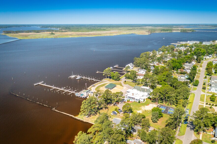 More Photos Of 738 E Main St, Belhaven Hotel For Sale
