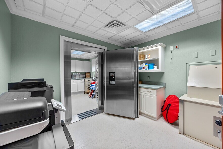 More Photos Of 8468 Caratoke Hwy, Powells Point Bank For Lease