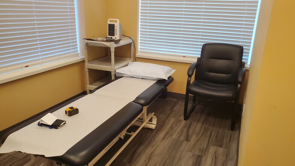 More Photos Of 6638 152A St, Surrey Office For Sale