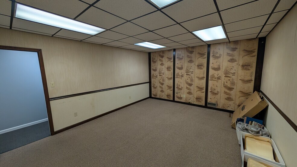 More Photos Of 11 W National Ave, Brazil Office For Sale