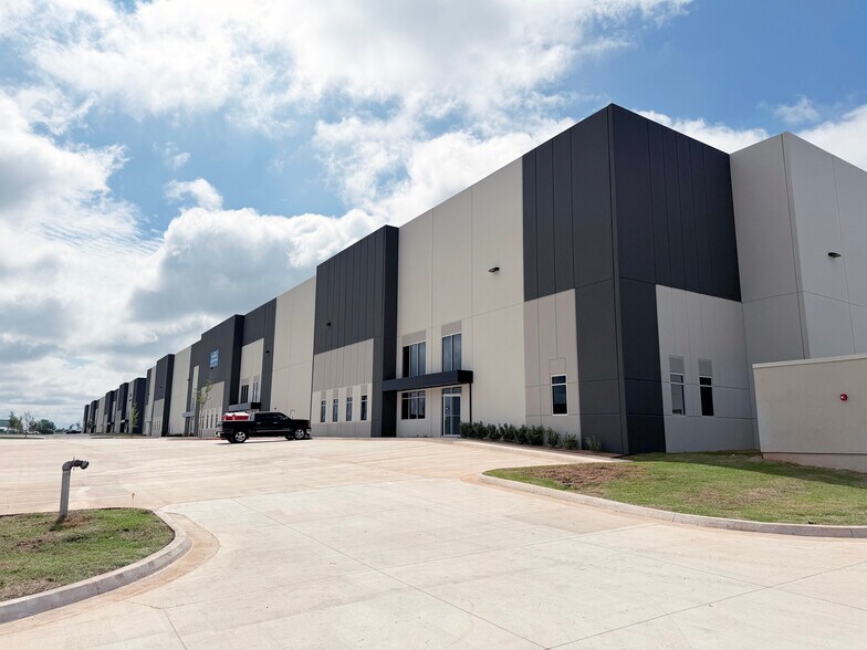 More Photos Of 2200 E I-240 Service Rd, Oklahoma City Unknown For Lease