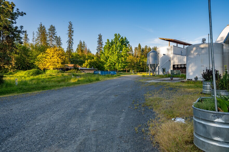 More Photos Of 6531 Lower River Rd, Grants Pass Specialty For Sale