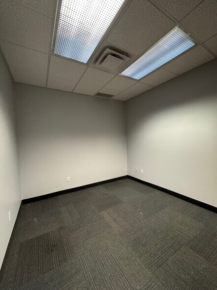 More Photos Of 6325 Cochran Rd, Solon Office For Sale