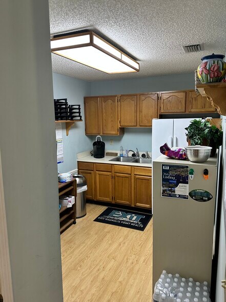 More Photos Of 3616 Magnolia Point Blvd, Green Cove Springs Office For Lease