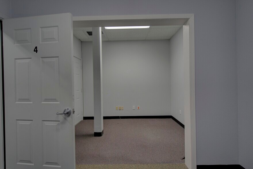 More Photos Of 295 Main St, Weed Office For Sale