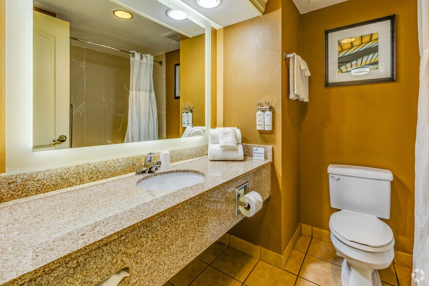 More Photos Of 1810 S Highway 27, Clermont Hotel For Sale