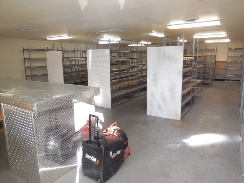 More Photos Of 3009 Contract Ave, Las Vegas Auto Repair For Sale