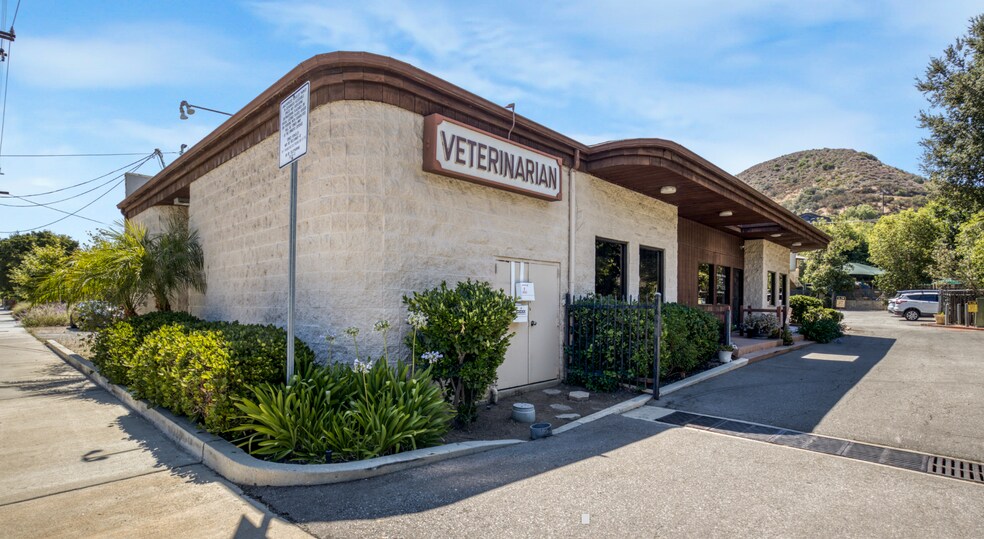More Photos Of 28282 Dorothy Dr, Agoura Hills Veterinarian Kennel For Sale