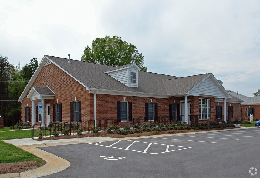 More Photos Of 197 Stadium Oaks Dr, Clemmons Office For Lease