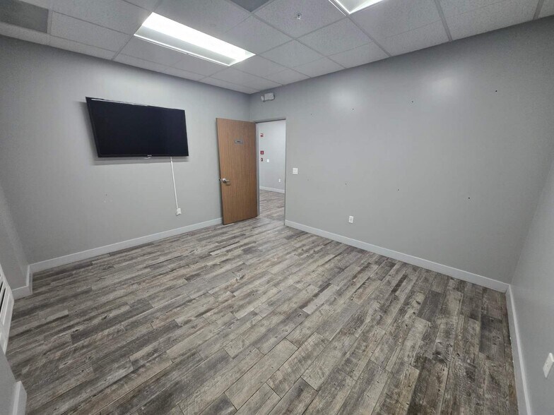 More Photos Of 14171 Fern Ave, Chino Warehouse For Sale