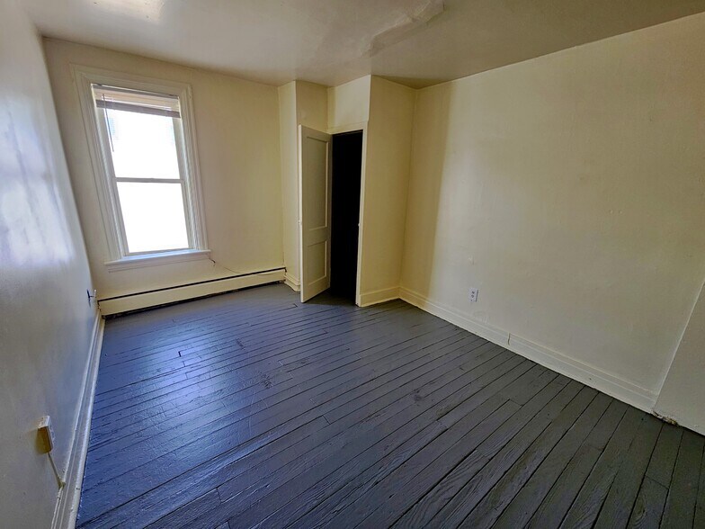 More Photos Of 302 S 6th St, Lebanon Storefront Retail Residential For Sale