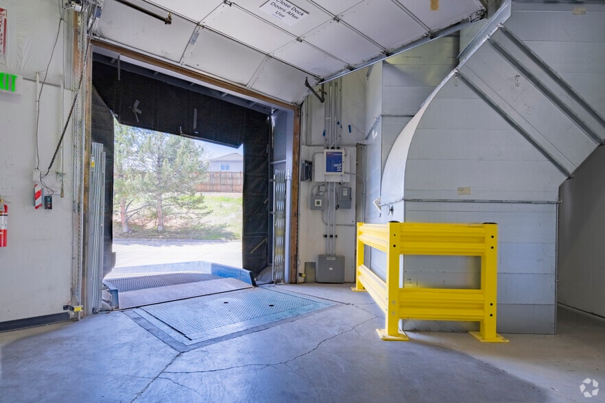 More Photos Of 10949 E Peakview Ave, Englewood Manufacturing For Lease