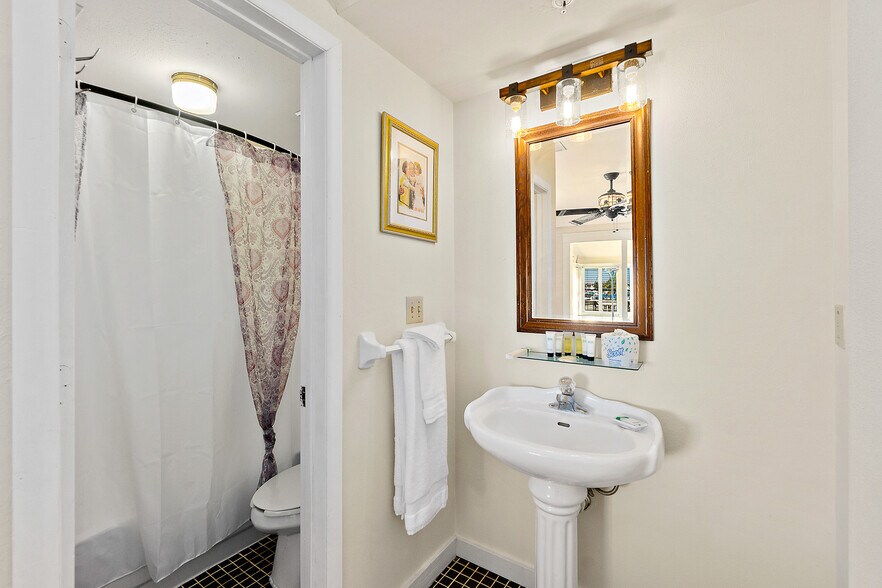 More Photos Of 444 S Beach St, Daytona Beach Hospitality For Sale