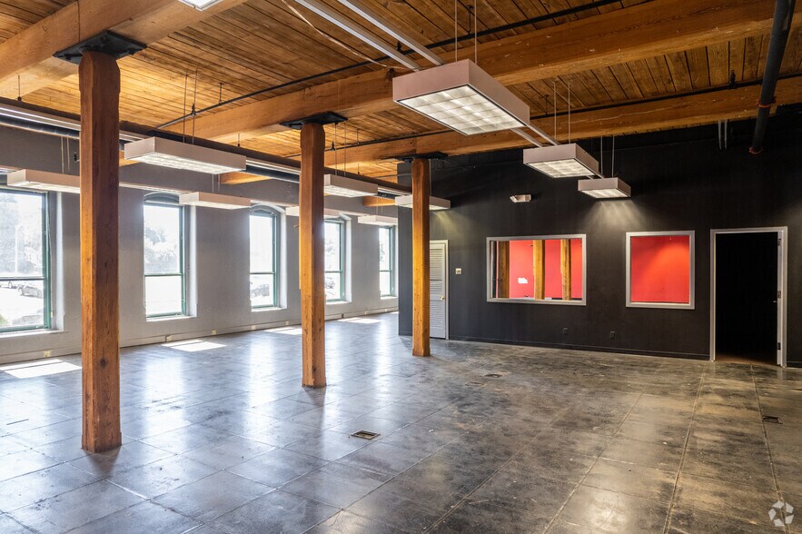 More Photos Of 290 Pratt St, Meriden Light Manufacturing For Lease