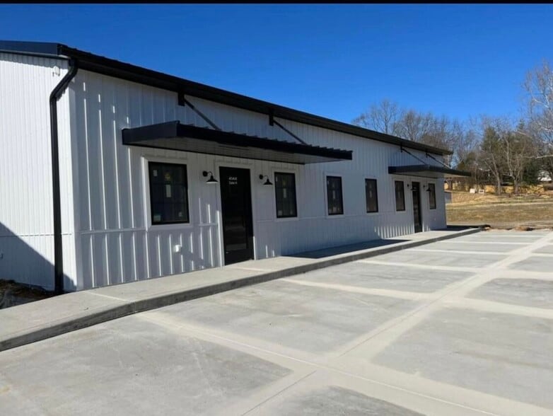 Primary Photo Of 4200 Peachwood Ct, Newburgh Light Manufacturing For Lease
