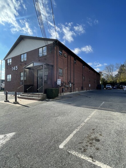 Primary Photo Of 145 Commack Rd, Commack Medical For Lease