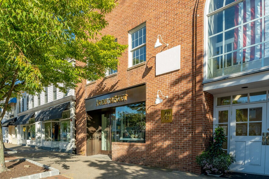 More Photos Of 20 Main St, East Hampton Storefront Retail Office For Lease