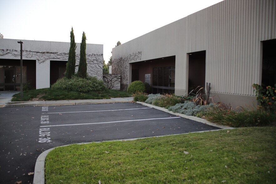 More Photos Of 3350 Scott Blvd, Santa Clara Warehouse For Lease
