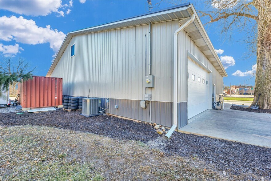 More Photos Of 109 Front St, Mansfield Industrial For Sale