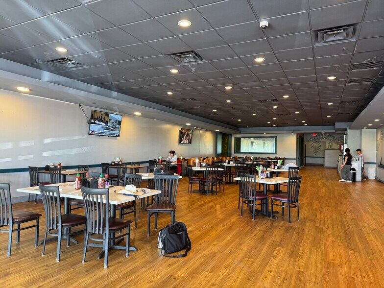 More Photos Of 2237 E Riverside Dr, Austin Restaurant For Lease