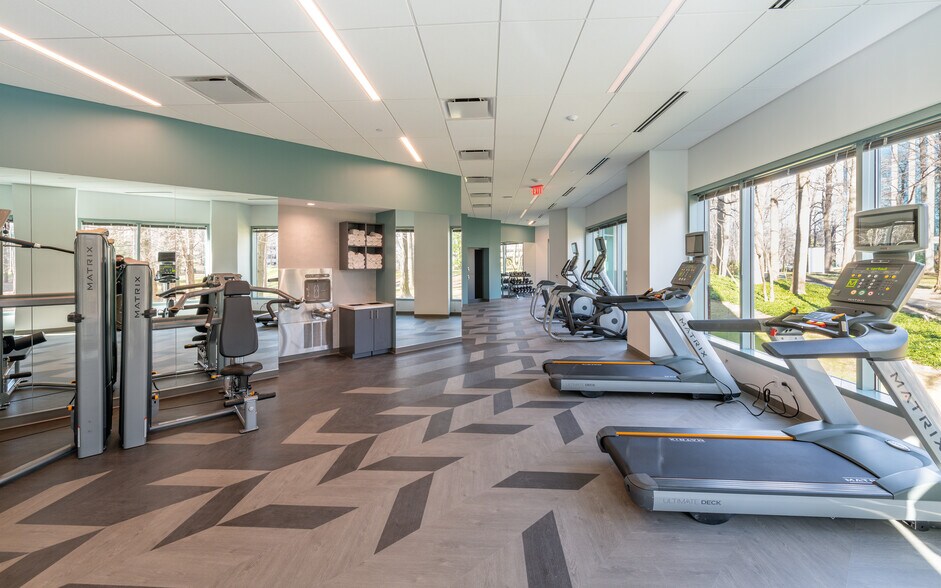 More Photos Of 3130 Fairview Park Dr, Falls Church Office For Lease