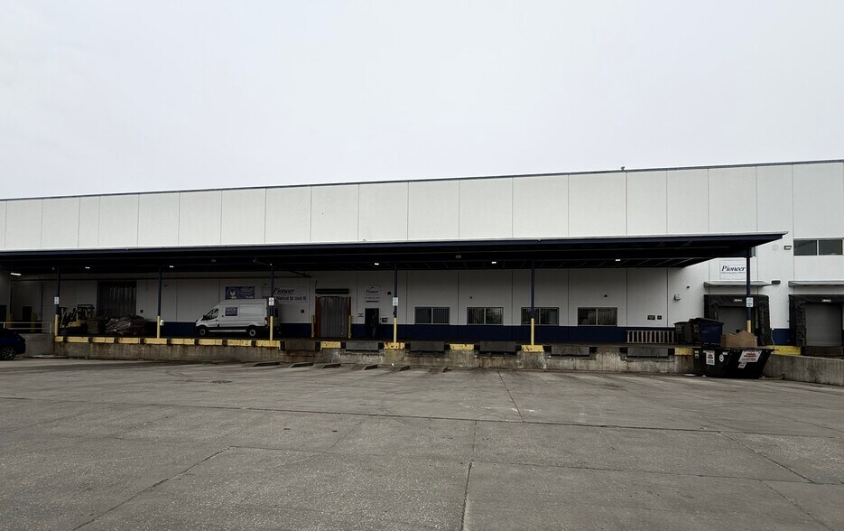 Primary Photo Of 2301 W Walnut St, Chicago Refrigeration Cold Storage For Lease
