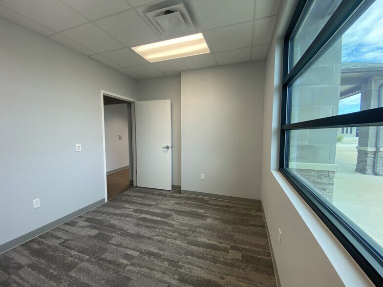 More Photos Of 1880 N Stonebridge Dr, McKinney Medical For Sale