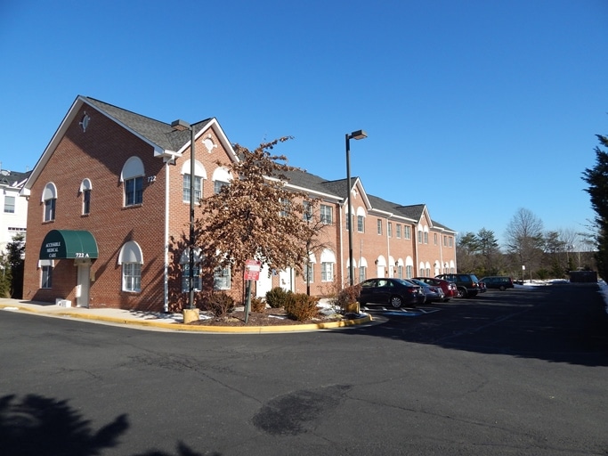 More Photos Of 722 Grant St, Herndon Medical For Sale