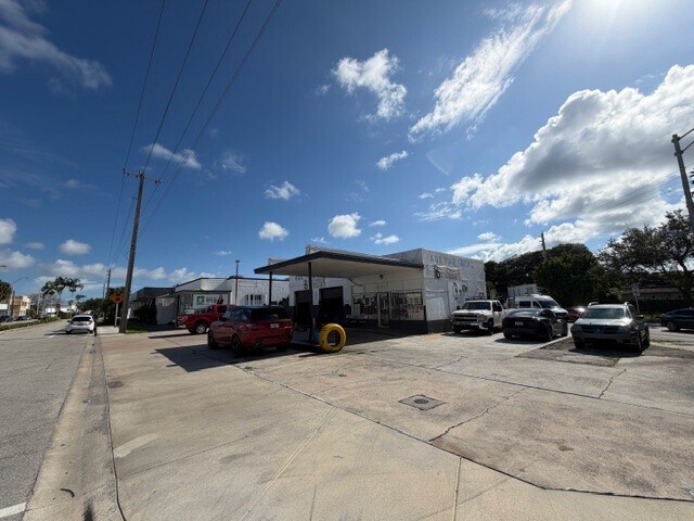 More Photos Of 12305 W Dixie Hwy, North Miami Auto Repair For Lease