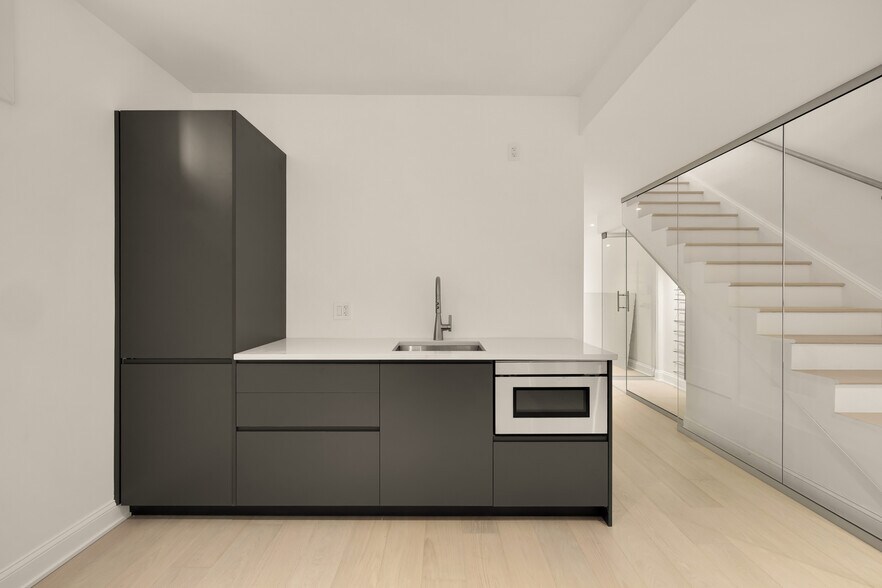 More Photos Of 329 8th St NE, Washington Office For Sale