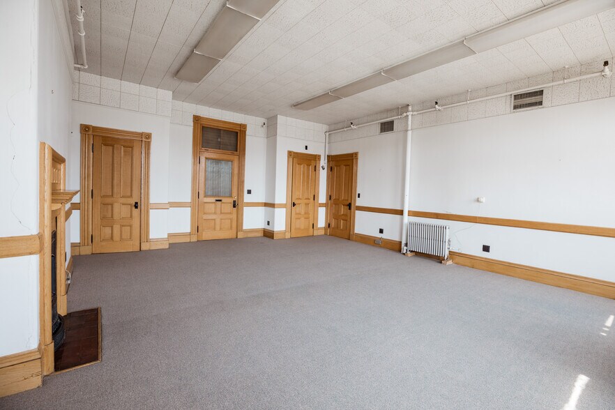 More Photos Of 74 Hammond St, Bangor Medical For Sale