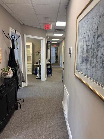 More Photos Of 2010 Limestone Rd, Wilmington Storefront Retail Office For Lease